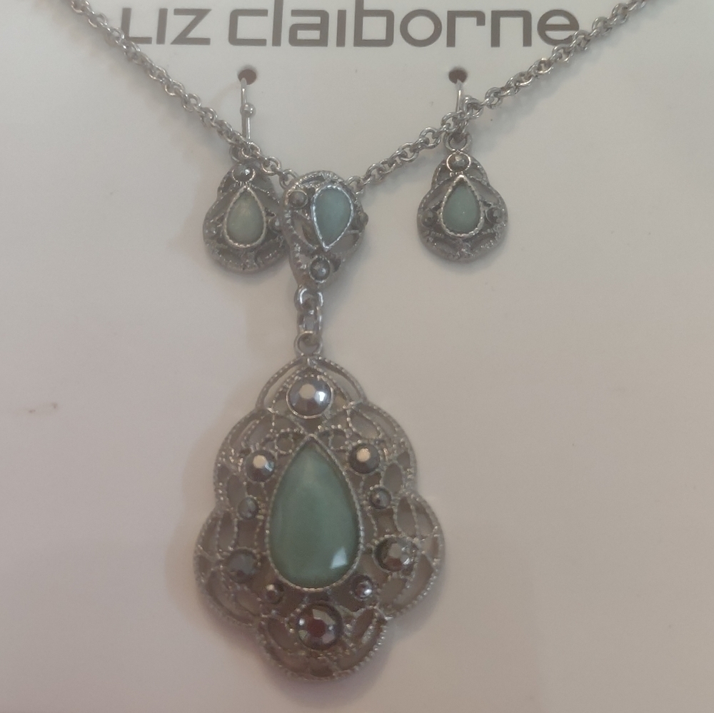 NWT Liz Claiborne women's necklace and earrings set